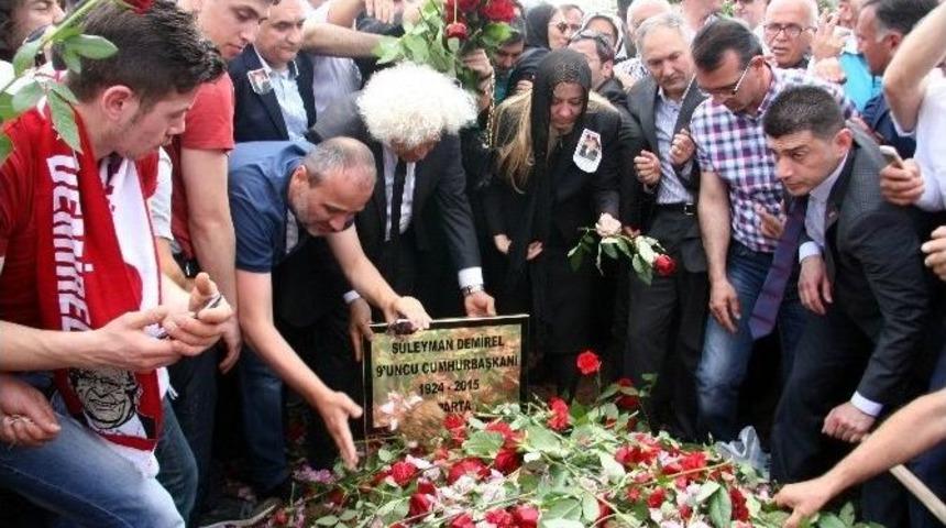 Demirel&rsquo;in Mezarı &Ouml;zel G&uuml;venlik Tarafından Korunacak