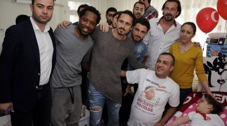 Doktorların En &Ccedil;ok 2 Yıl &Ouml;m&uuml;r Bi&ccedil;tiği 2,5 Yaşındaki Tay-sachs Hastası Azra&rsquo;ya Antalyaspor Morali