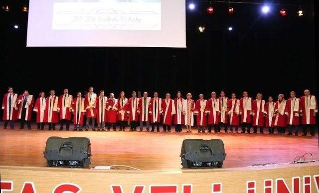 Nehü’de 2015-2016 Akademik Yılı Açılış Töreni Düzenlendi