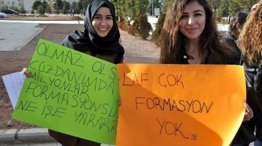 &Ouml;ğrenciler Y&ouml;k&rsquo;&uuml; &rsquo;yaylalar&rsquo; Şarkısıyla Protesto Etti