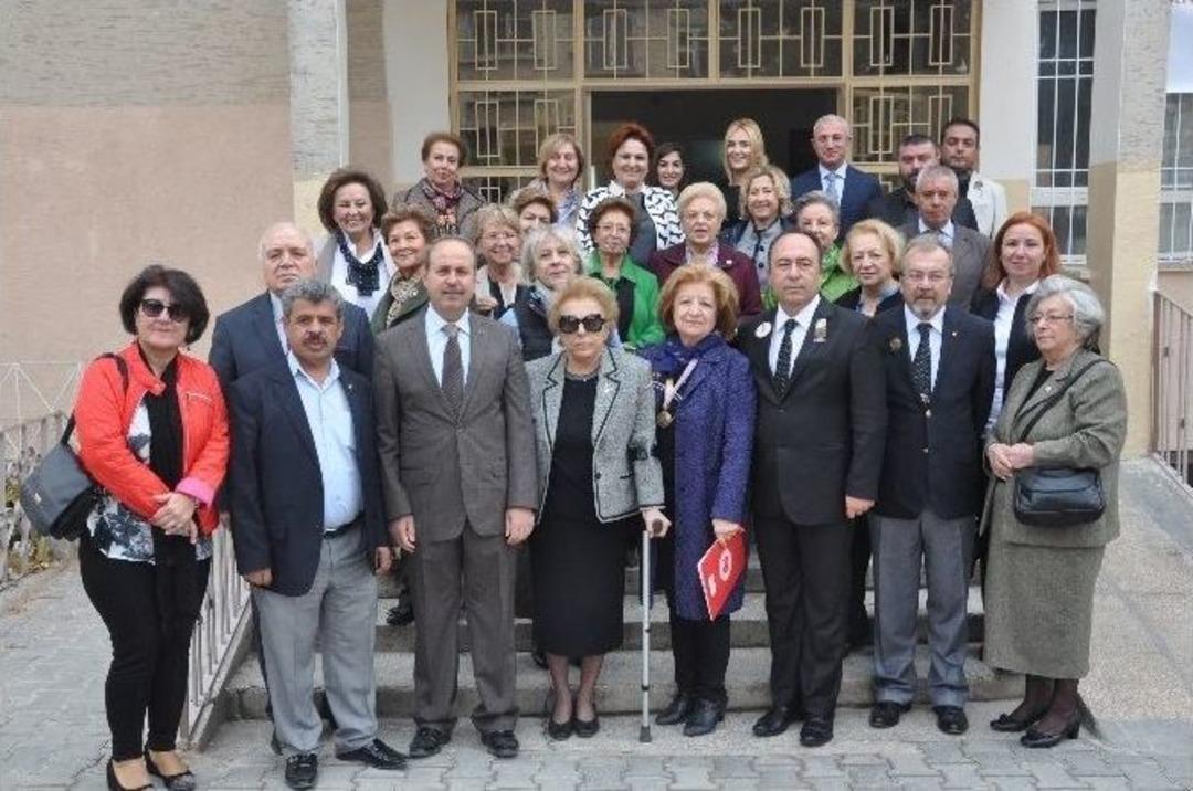 Engelli &Ouml;ğrencilere Sınıf Ve Oyun Parkı Yapıldı