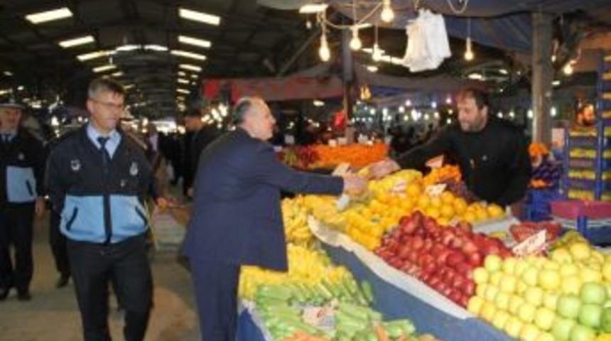 Akyazı Belediyesi Zabıta Ekipleri Denetimlerini S&uuml;rd&uuml;r&uuml;yor