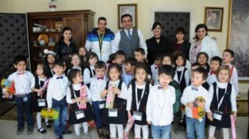 Belediye Başkanı En K&uuml;&ccedil;&uuml;k Misafirlerini Ağırladı