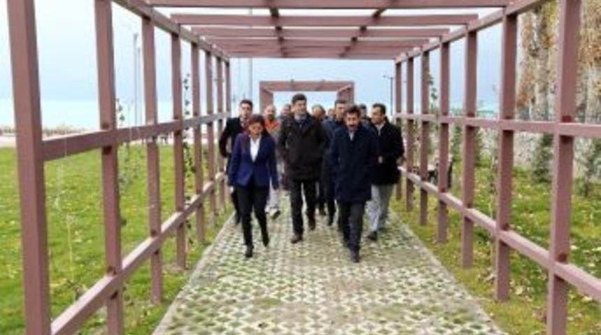 Eş Başkanlar Park Ve Yeşil Alanları Gezdi