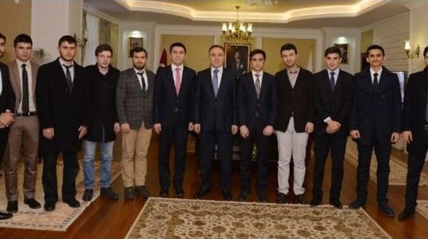 Vali Altıparmak, Gen&ccedil;lik Merkezi Yeni Y&ouml;netimini Kabul Etti