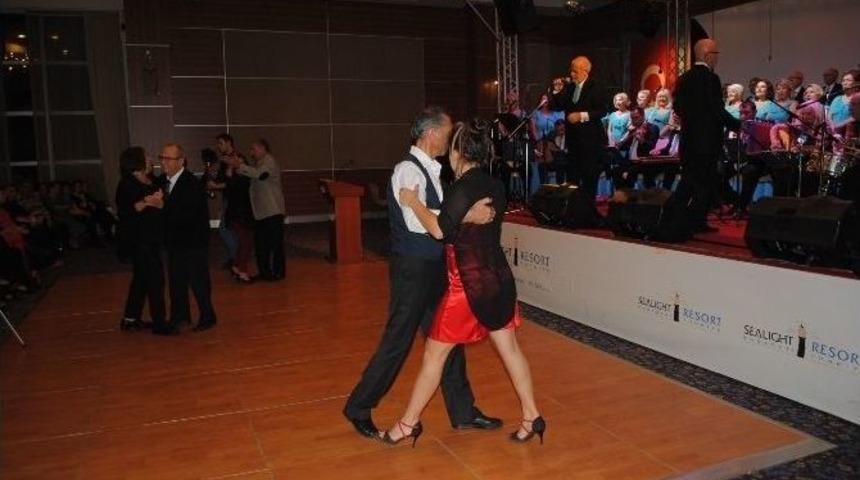 Kuşadası’nda Coşkulu "atatürk Ve Tango" Konseri