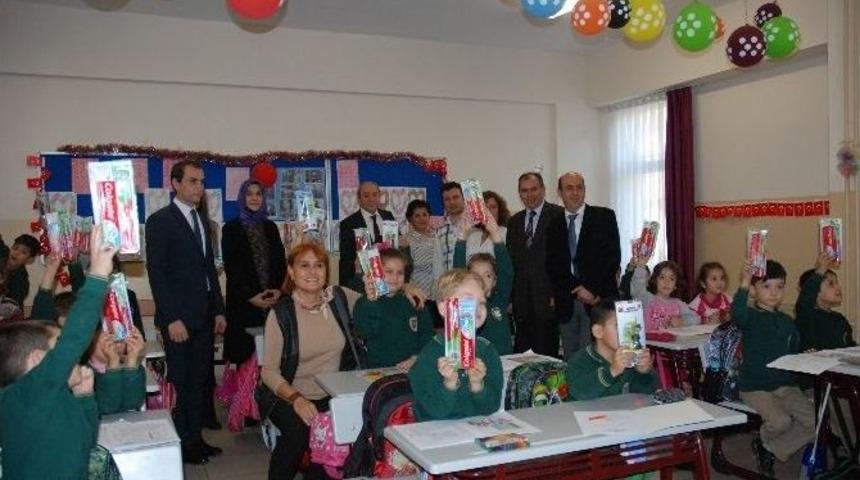 Zeytinburnu Belediyesi&rsquo;nden &Ouml;ğrencilere Diş Bakım Seti