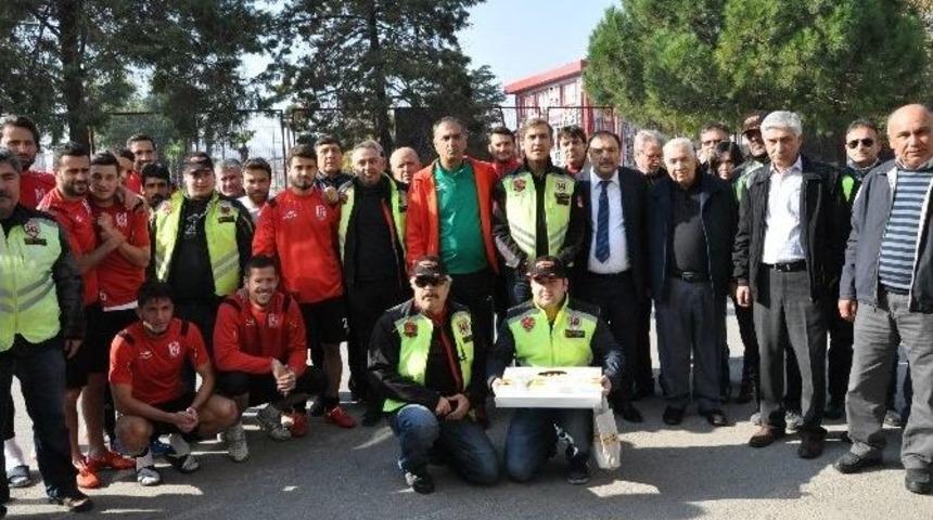 Balkes&rsquo;e Baklavalı Ziyaret