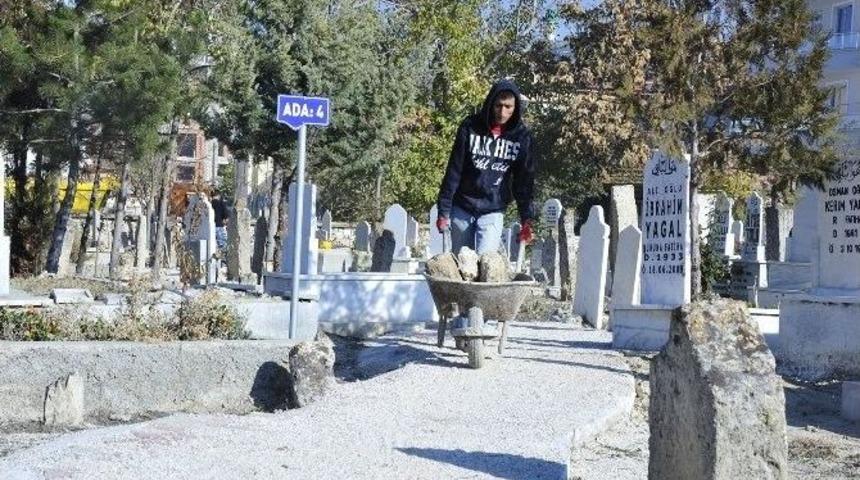 Karaman Belediyesi&rsquo;nden Mezarlık D&uuml;zenlemesi