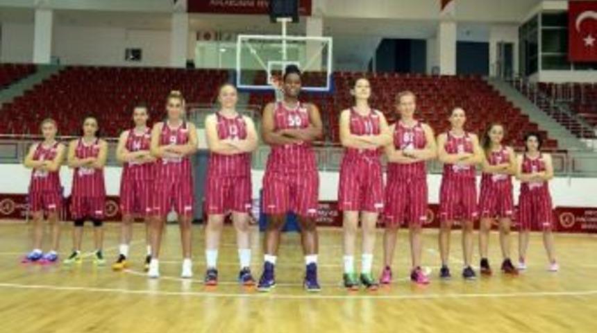 Neh&uuml;, Anadolu &Uuml;niversitesini 79-62 Yendi