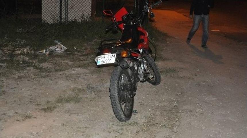 Tekirdağ&rsquo;da Otomobil İle Motosiklet &Ccedil;arpıştı: 1 Yaralı