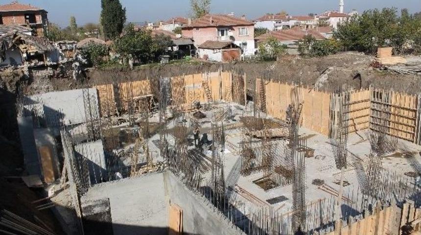 Yurt İnşaatı Tehlike Sa&ccedil;ıyor