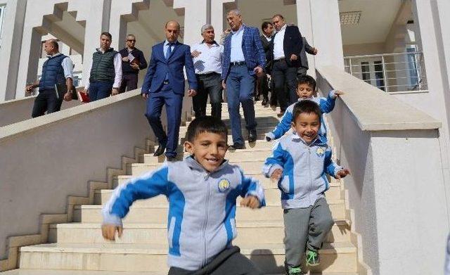 Mezitli Belediyesi&rsquo;nden &Ouml;ğrencilere Kitap Ve Eşofman 1