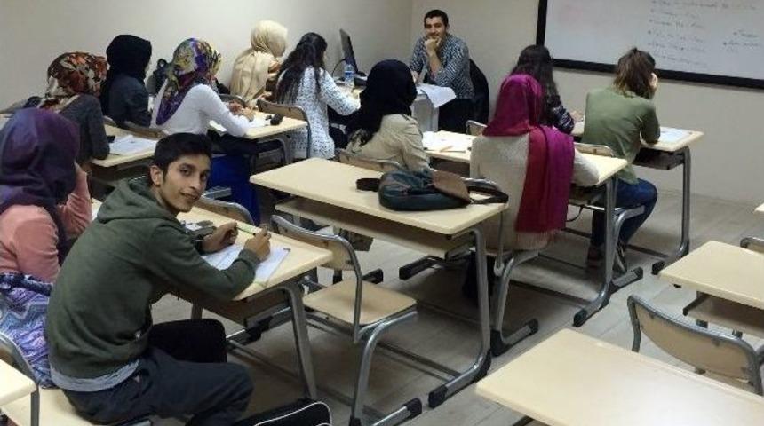 K&uuml;&ccedil;&uuml;kk&ouml;y Gen&ccedil;lik Merkezi&rsquo;nde Dil Ve Sanat Kurslarına Kayıtlar S&uuml;r&uuml;yor