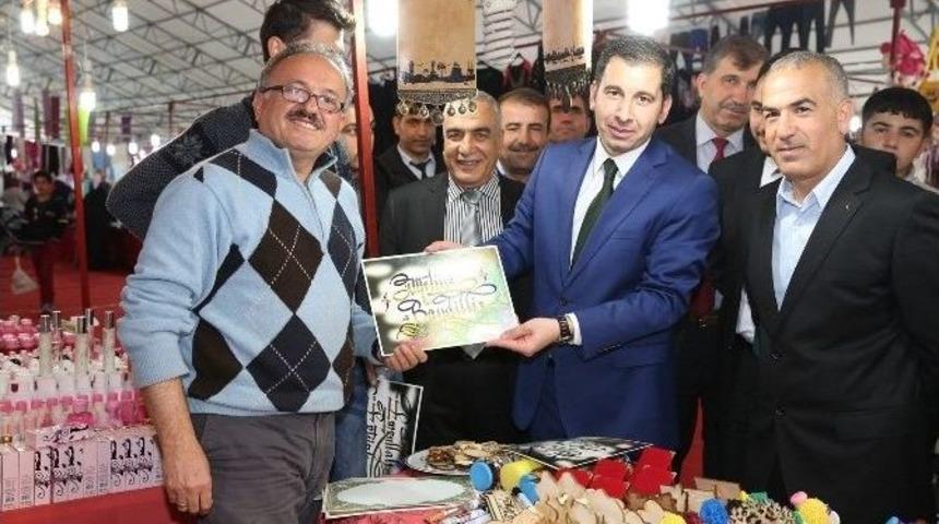 Y&ouml;resel &Uuml;r&uuml;nler Fuarı Karak&ouml;pr&uuml;&rsquo;de A&ccedil;ıldı