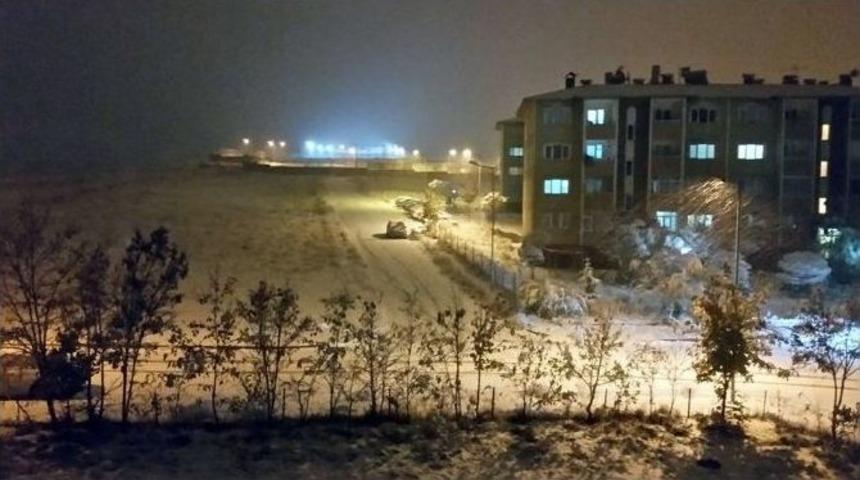 Van&rsquo;da Kar Yağışı