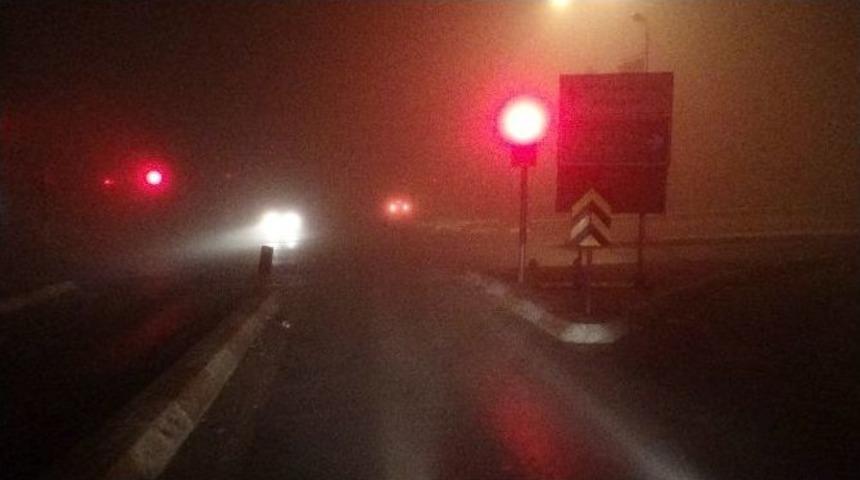 Silivri&rsquo;de Yoğun Sis S&uuml;r&uuml;c&uuml;ler Zor Anlar Yaşattı