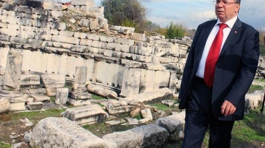 Vali &Ccedil;i&ccedil;ek: &lsquo;turizm Sezonu&rsquo; S&ouml;z&uuml;n&uuml; Literat&uuml;rden Kaldıracağız&rdquo;