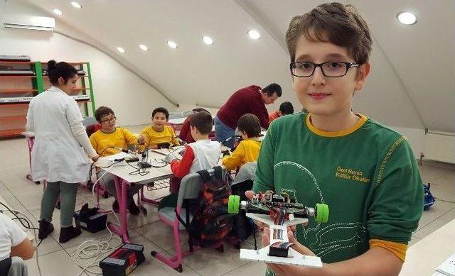 Bu Robot 300 Proje Arasında Türkiye Birincisi Oldu