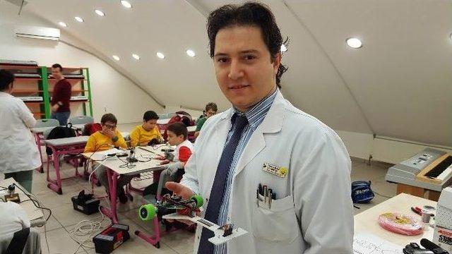 Bu Robot 300 Proje Arasında Türkiye Birincisi Oldu