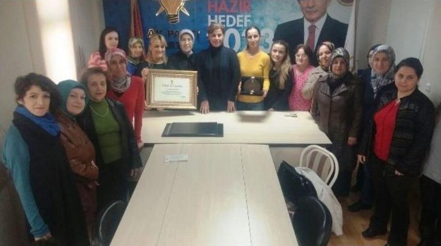 Bartın Kadın Kolları Teşekk&uuml;r Belgesi İle &Ouml;d&uuml;llendirildi