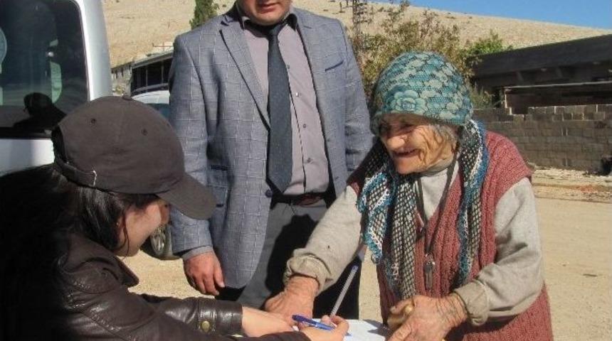 Araban Kaymakamlığı Bin 500 Aileye K&ouml;m&uuml;r Yardımlarını Ev Ev Veriyor