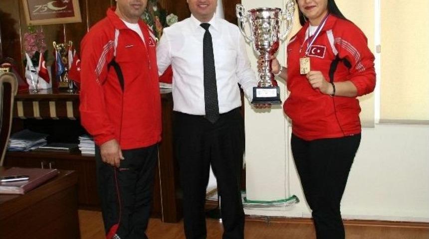 Ataşbak, Kick Boksta D&uuml;nya Şampiyonu Olan Ay&ccedil;i&ccedil;ek&rsquo;i Kabul Etti