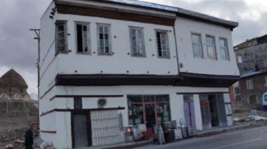 Yakutiye’den Tarihi Erzurum Evine Restore Desteği