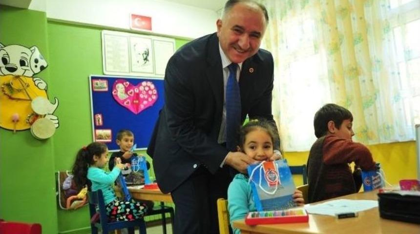 Orhangazi Belediyesi&rsquo;nden Miniklere Diş Macunu Ve Fır&ccedil;a