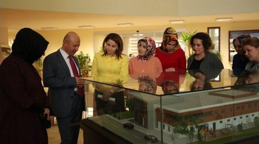 Memur-sen Kadınlar Komisyonundan Kocasinan Belediye Başkanı &Ccedil;olakbayrakdar&rsquo;a Ziyaret