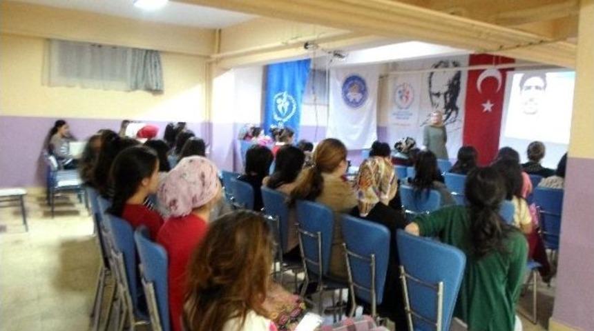 Yurt-kur Gediz Kız &Ouml;ğrenci Yurdu&rsquo;nda &Ouml;ğrencilerle &lsquo;farkındalık Konferansı&rsquo; Verildi