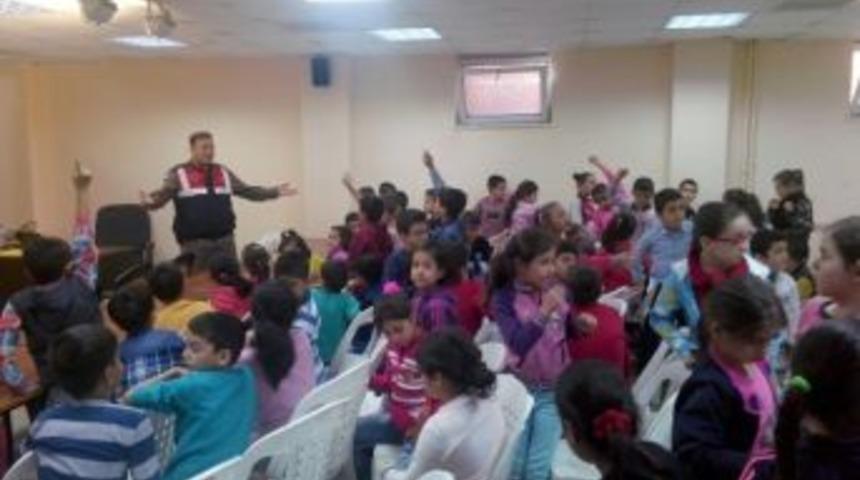 Jandarma Trafikten &Ouml;ğrencilere Seminer