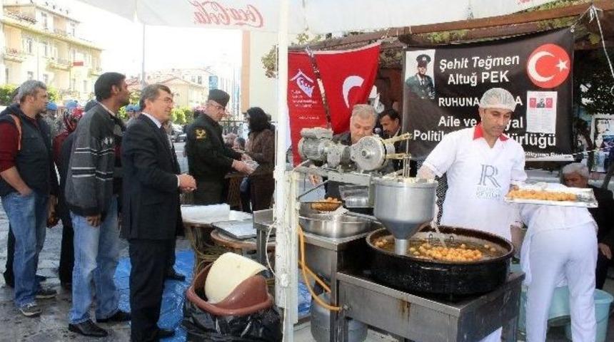 Şehit Teğmen İ&ccedil;in Lokma D&ouml;kt&uuml;r&uuml;ld&uuml;