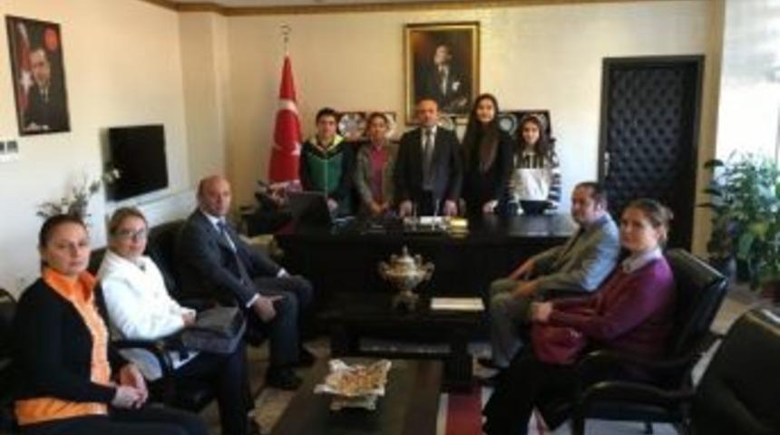 Yurt Dışına Gidecek &Ouml;ğrenciler Kaymakam &Ouml;ner&rsquo;i Ziyaret Etti