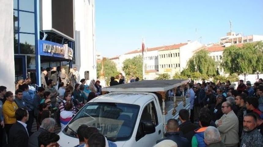 Kuşadası Belediyesi &Ccedil;alışanına H&uuml;z&uuml;nl&uuml; Veda