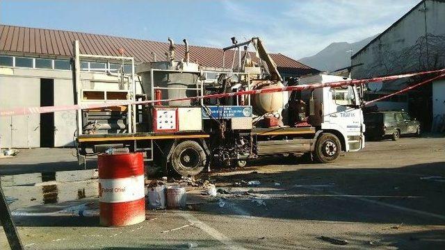 (özel Haber) Şerit Boyama Aracı Bomba Gibi Patladı: 2 Yaralı