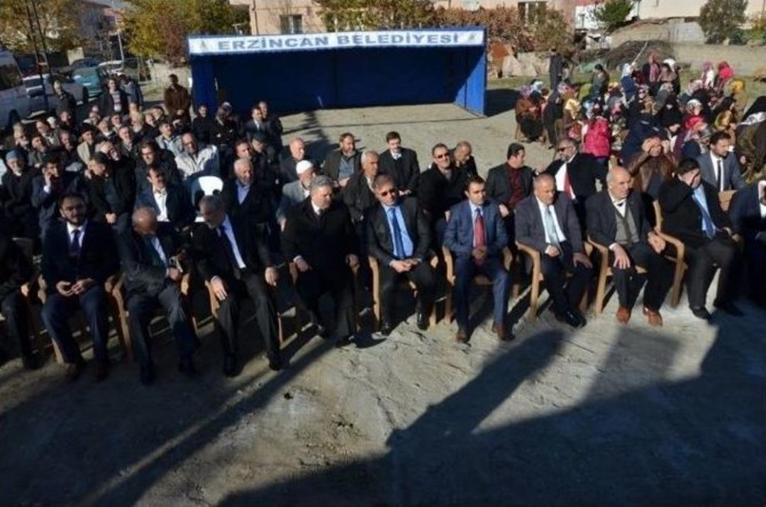 Vali Kahraman, S&uuml;mb&uuml;l Valide Sultan Kız Kur&rsquo;an Kursu Hafızlık B&ouml;l&uuml;m&uuml; Temel Atma T&ouml;renine Katıldı