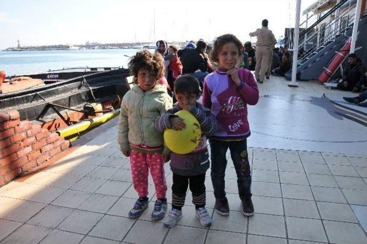 Avrupa’ya Kaçarken Yakalanan Suriyeli Kaçakların Bombalarla Yaralanan Çocukları Yürek Burktu