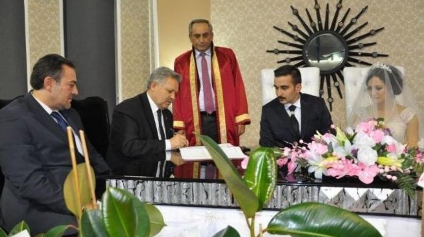 Vali S&uuml;leyman Kahraman Nik&acirc;h Şahitliği Yaptı