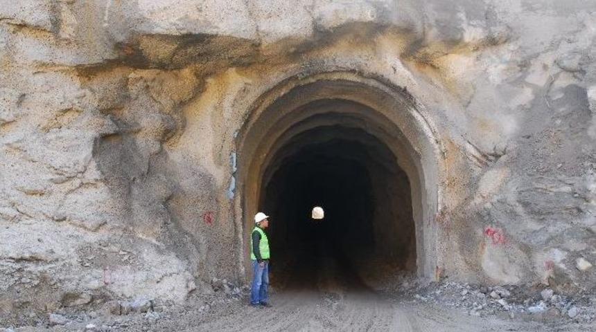 D&uuml;z&ccedil;am G&ouml;leti T&uuml;nelinde Işık G&ouml;r&uuml;nd&uuml;