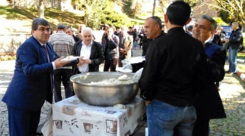 Ak Parti&rsquo;liler Cuma Namazı Sonra Hayır Pilavında Buluştu