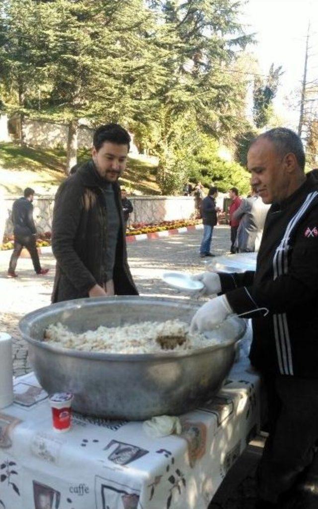 Ak Parti’liler Cuma Namazı Sonra Hayır Pilavında Buluştu