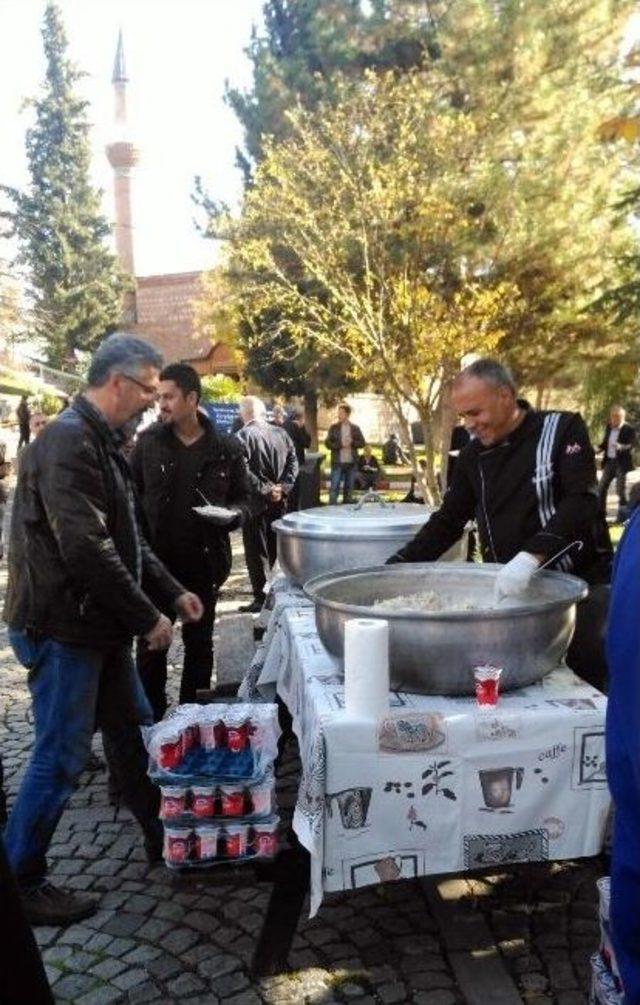 Ak Parti’liler Cuma Namazı Sonra Hayır Pilavında Buluştu