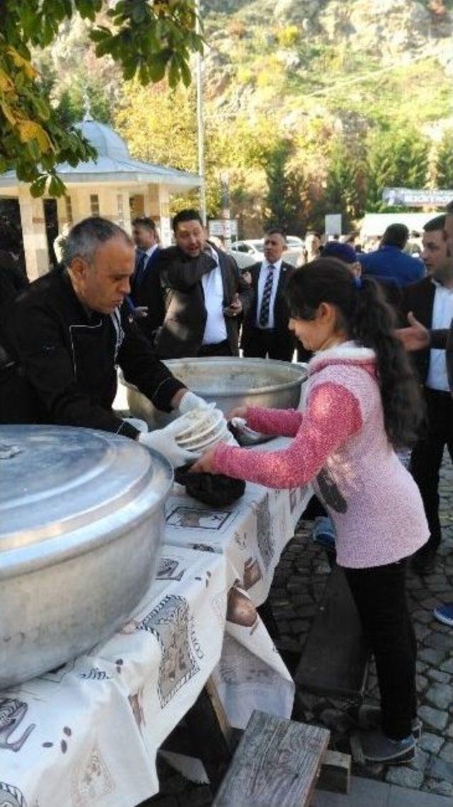 Ak Parti’liler Cuma Namazı Sonra Hayır Pilavında Buluştu