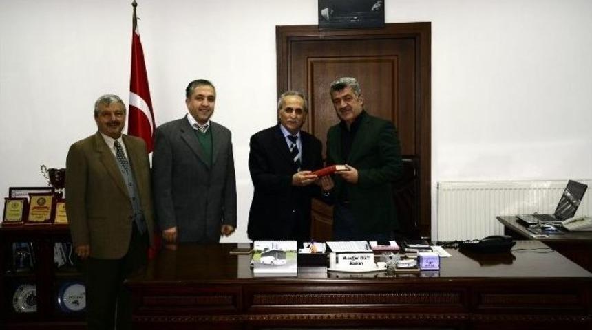 Başkan Yiğit&rsquo;i İlahiyat Fak&uuml;ltesi Dekanı Ziyaret Etti