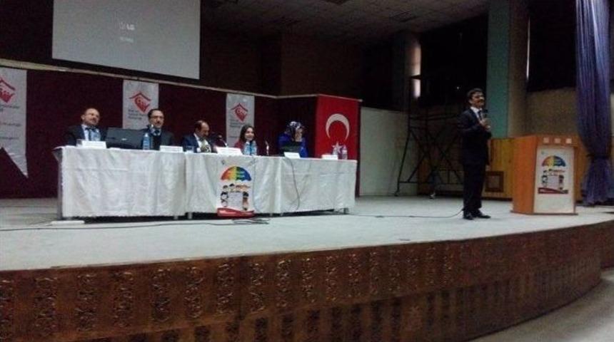 D&uuml;nya &Ccedil;ocuk Hakları Paneli Yapıldı