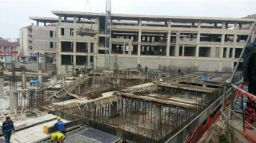 Karam&uuml;rsel&rsquo;in Kent Meydanı Şekilleniyor