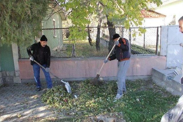 Mahkumlar Şehir Merkezinde Temizlik Yaptı