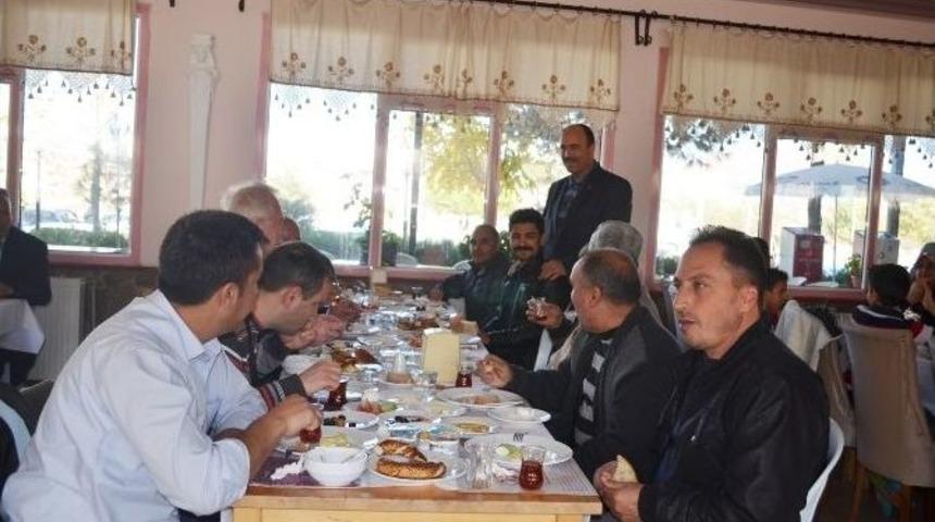 Eğitim Bir-sen &Uuml;yeleri Kahvaltıda Bir Araya Geldi