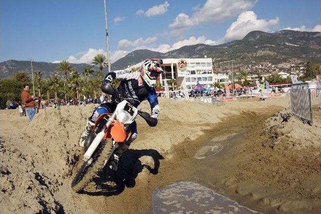 Alanya’da Motokros Heyecanı Başladı